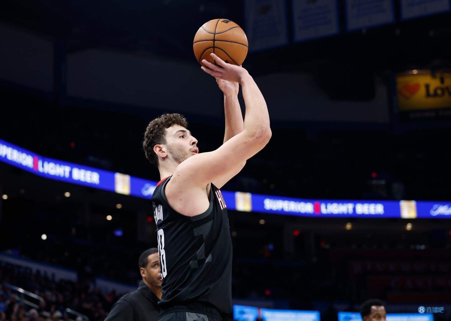 申京：队友和教练都鼓励我出手 我整个夏天都在练投篮